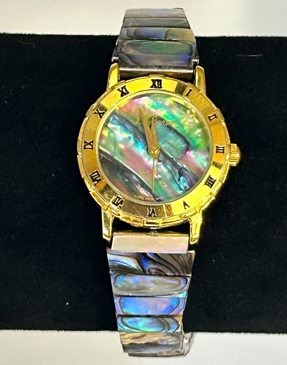 Vintage Le Baron Womenโs Quartz Gold Tone Watch Mother of Pearl
